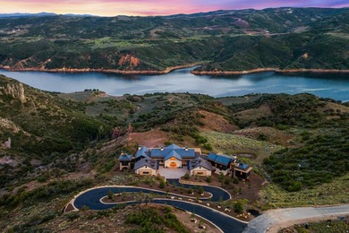 Dubbed the Water-Earth-Sky Villa by the renowned architectural - photo 3