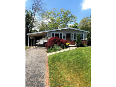 Don't miss this well-maintained ranch offers 3 bedrooms, 2 full - photo 1