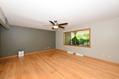 Spacious ranch home featuring 3 generously sized bedrooms - photo 2