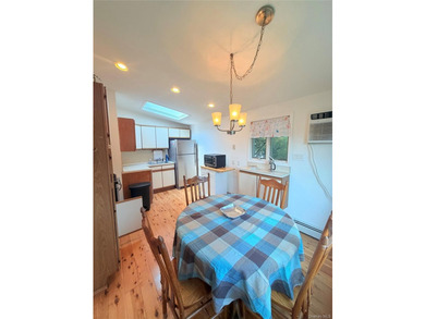 Don't miss this well-maintained ranch offers 3 bedrooms, 2 full - photo 4