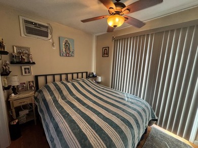 Nice two bedroom, one bathroom, living room, kitchen, pantry - photo 4