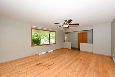Spacious ranch home featuring 3 generously sized bedrooms - photo 5