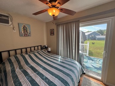 Nice two bedroom, one bathroom, living room, kitchen, pantry - photo 10