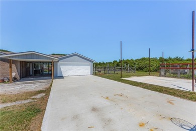 Welcome to 3701 Waldron Road! This renovated 3 bedroom, 2 - photo 36