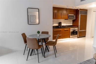 SPACIOUS AND BRIGHT STUDIO AT ICON BRICKELL TOWER ONE. WELL