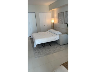 SPACIOUS AND BRIGHT STUDIO AT ICON BRICKELL TOWER ONE. WELL