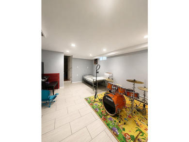 Welcome to this move-in-ready house. Filled with natural - photo 14