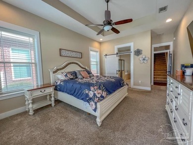 Beautiful POOL home, 5 Bedroom 3 and 1/2 Baths 2373 sq/ft - photo 15
