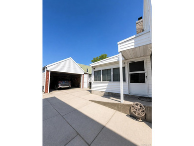 Welcome to this move-in-ready house. Filled with natural - photo 17