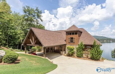 Neely Henry Lake Home For Sale in Ohatchee Alabama