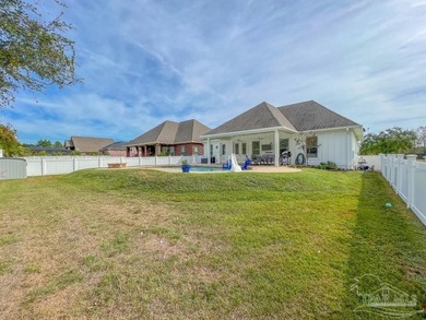 Beautiful POOL home, 5 Bedroom 3 and 1/2 Baths 2373 sq/ft - photo 32