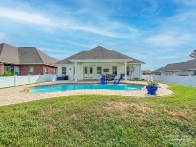 Beautiful POOL home, 5 Bedroom 3 and 1/2 Baths 2373 sq/ft - photo 33