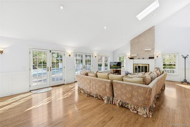 Welcome to 8 East Ridge Ct Westhampton. Set at the end of a - photo 11