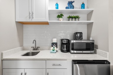 Welcoming FULLY FURNISHED 3 bedroom/3 bathroom end unit at the - photo 12