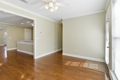 Spacious and beautifully maintained 3 bedroom, 2 and a half bath - photo 13