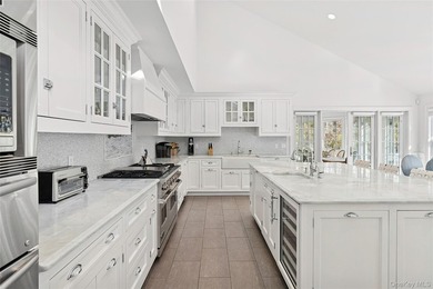 Welcome to 8 East Ridge Ct Westhampton. Set at the end of a - photo 13