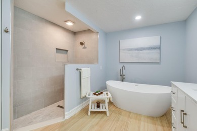 Welcome to your coastal sanctuary! This stunning single-family - photo 14