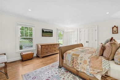 Welcome to 8 East Ridge Ct Westhampton. Set at the end of a - photo 15
