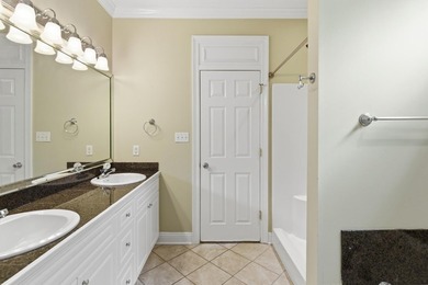 Spacious and beautifully maintained 3 bedroom, 2 and a half bath - photo 16