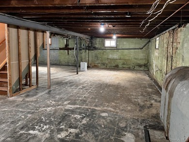 HANDYMAN SPECIAL! IF YOU'VE BEEN WAITING FOR A HOME WITH - photo 18