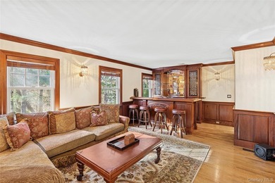 Welcome to 8 East Ridge Ct Westhampton. Set at the end of a - photo 19