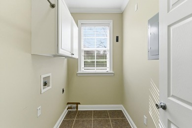 Spacious and beautifully maintained 3 bedroom, 2 and a half bath - photo 20