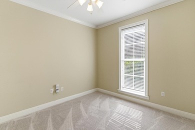 Spacious and beautifully maintained 3 bedroom, 2 and a half bath - photo 21