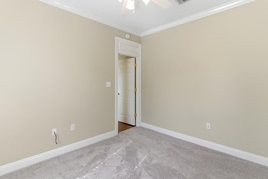 Spacious and beautifully maintained 3 bedroom, 2 and a half bath - photo 22