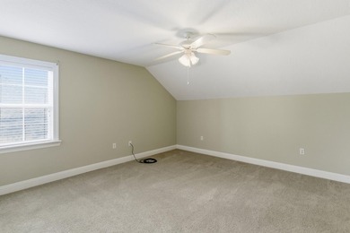 Spacious and beautifully maintained 3 bedroom, 2 and a half bath - photo 23