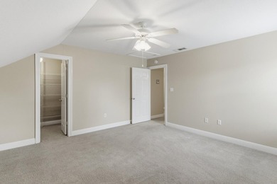 Spacious and beautifully maintained 3 bedroom, 2 and a half bath - photo 24