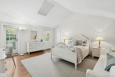 Welcome to 8 East Ridge Ct Westhampton. Set at the end of a - photo 25