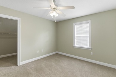 Spacious and beautifully maintained 3 bedroom, 2 and a half bath - photo 26