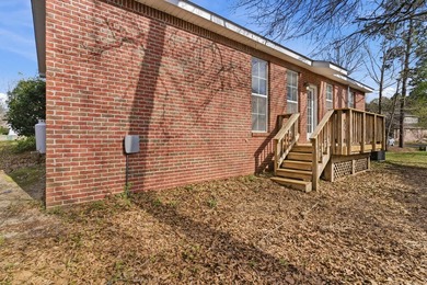 Spacious and beautifully maintained 3 bedroom, 2 and a half bath - photo 29