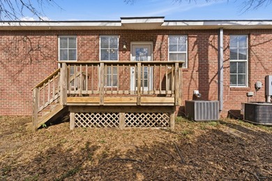 Spacious and beautifully maintained 3 bedroom, 2 and a half bath - photo 31