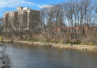 Seller will be open to negotiating current assessment. Location! - photo 35