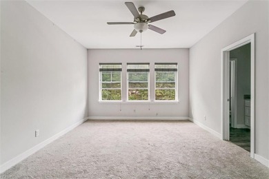 Beautiful 2 bedroom, 2.5 bathroom townhouse in the desirable - photo 12