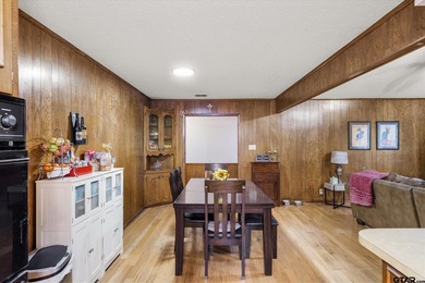 Tucked inside the gated golf and lake community of Hideaway and - photo 19
