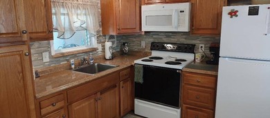 THIS FABULOUS HOME IS OFFERING 3 BEDROOMS, AND 1 AND A HALF - photo 8