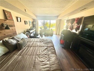 Wake up to shimmering LAKE VIEWS and sunlight pouring through - photo 20