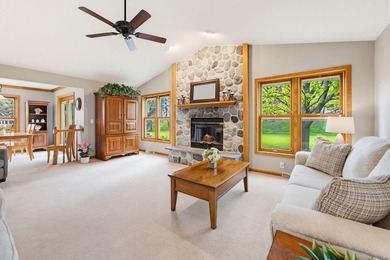 Welcome to Lake Country living at its finest set on a PRISTINE - photo 3