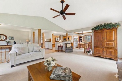 Welcome to Lake Country living at its finest set on a PRISTINE - photo 4