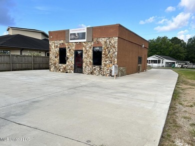 Looking to open a restaurant.? This property us turn key ready - photo 1