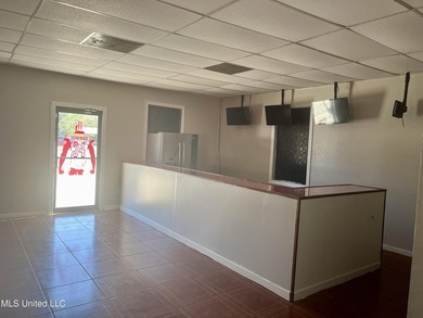 Looking to open a restaurant.? This property us turn key ready - photo 3