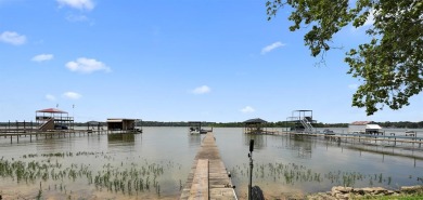 Come relax & unwind in this cute lakeside home on Lake Worth - Lake Home For Sale in Fort Worth, Texas
