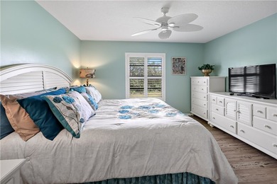 Hello LUXURY in this beautifully upgraded END UNIT! PLUS live a - photo 15