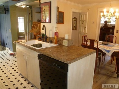 A must see, to appreciate this one of a kind Craftsman beautiful - photo 21