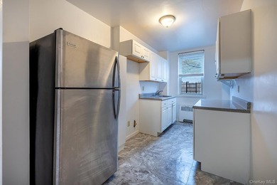 Spacious 2 bedroom conveniently located in Spuyten Duyvil with - photo 6