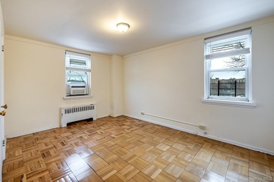 Spacious 2 bedroom conveniently located in Spuyten Duyvil with - photo 7