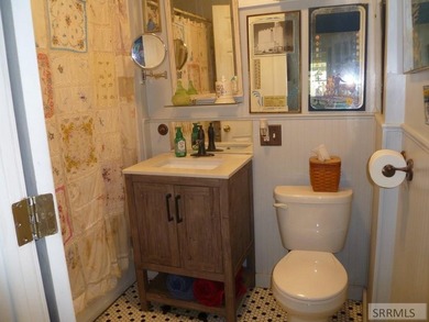 A must see, to appreciate this one of a kind Craftsman beautiful - photo 28