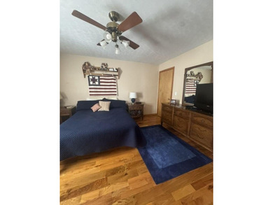 Pristine 5b 3b home boasting warm wood finishes, 3 cozy - photo 15